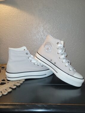 Converse Womans Chuck Taylor All Star Lift Platform High Tennis Shoe - Sand